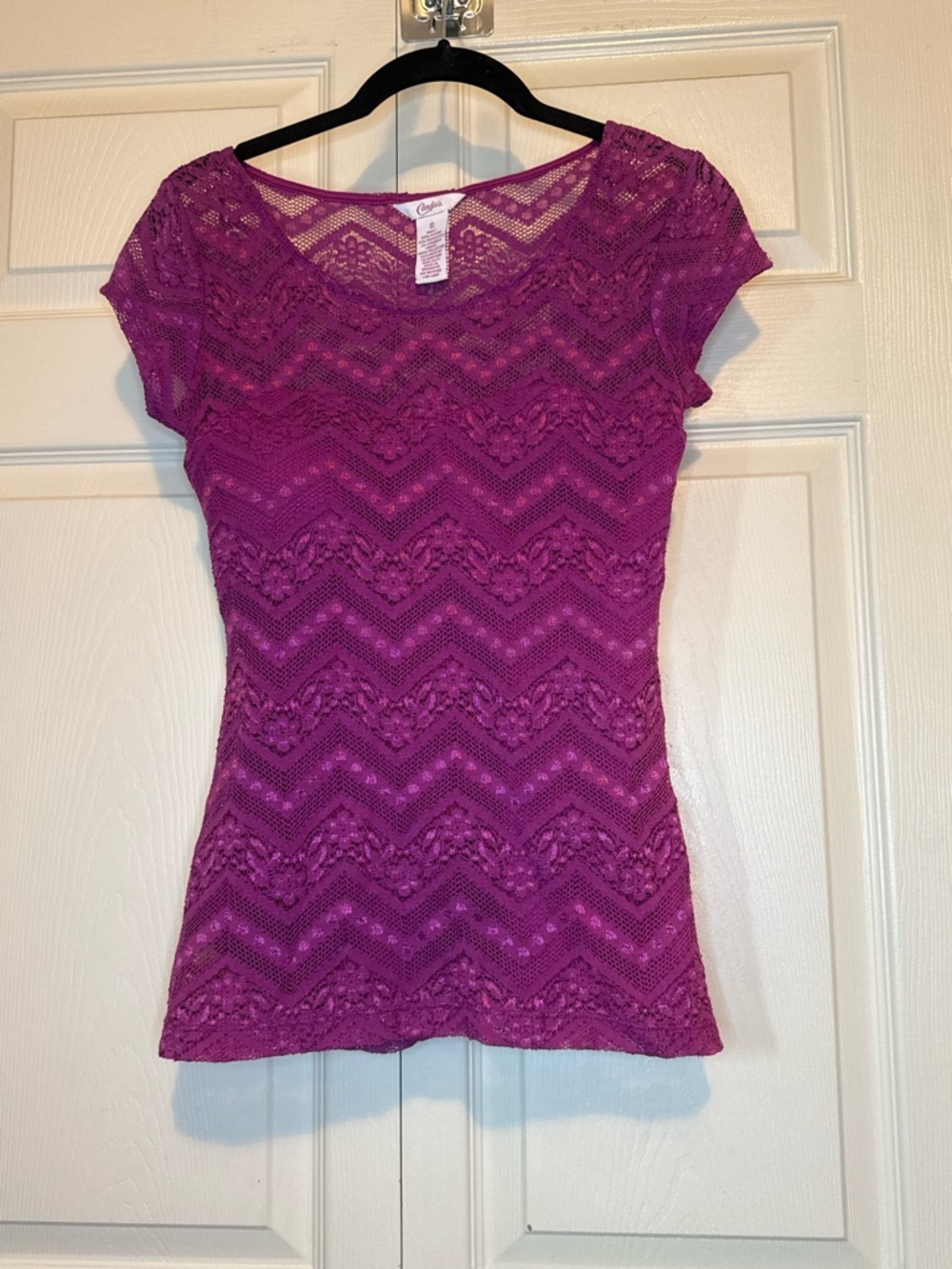 Candie's Chevron Lace Short Sleeve Scoop Neck Top - S
